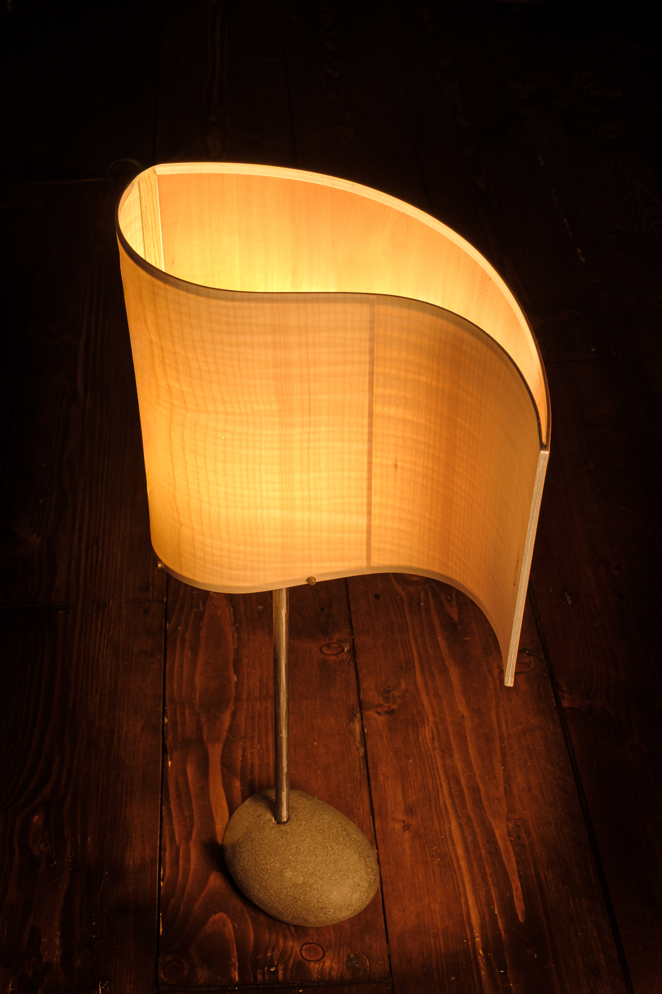 Lampe à poser, lampe sur pied, essence de bois - Érable Ondé - Goë Luminaires